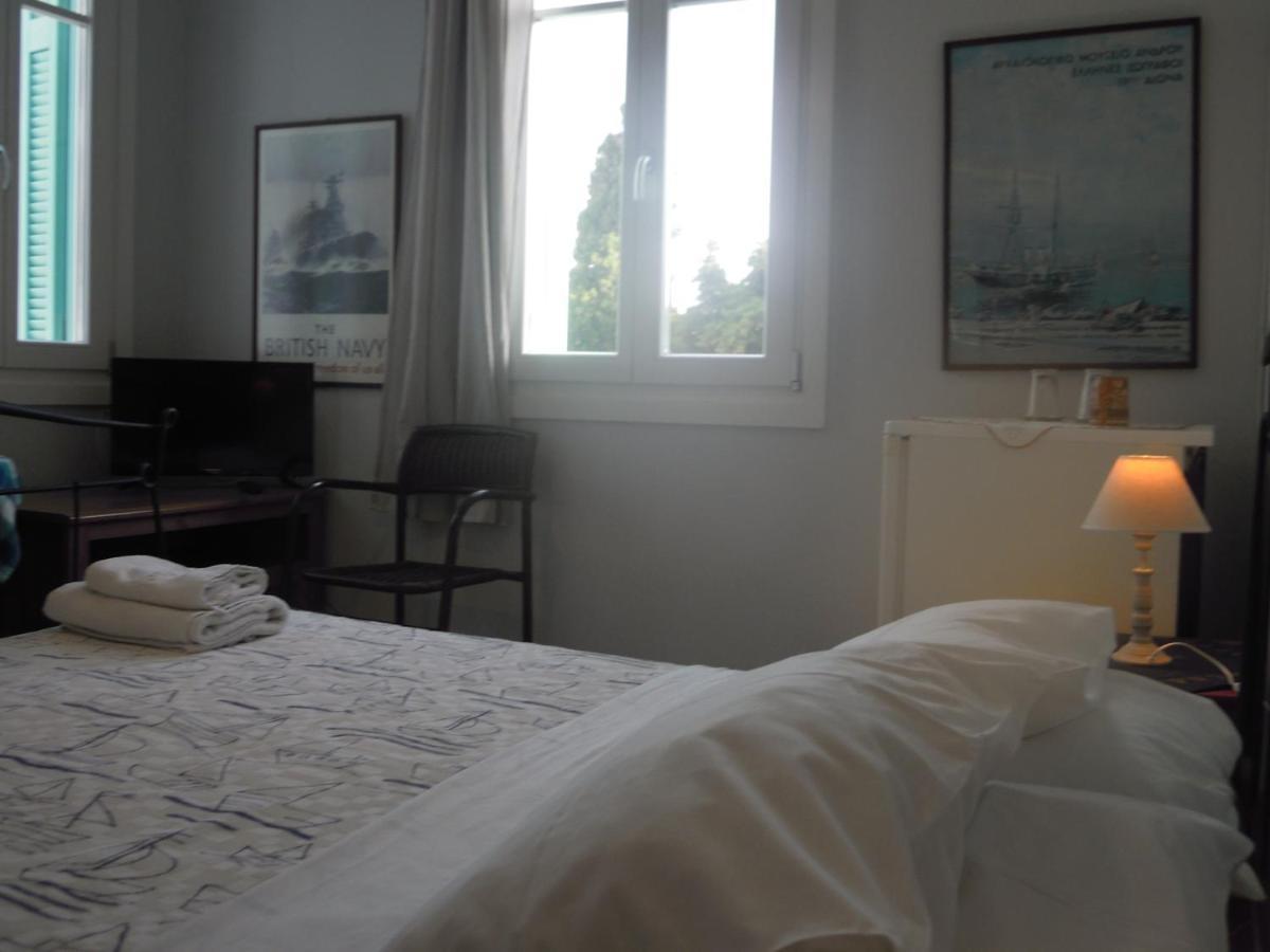 Hotel Blue Dolphin à Batsíon Extérieur photo